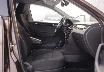 Подержанный автомобиль Skoda Rapid Liftback 2018 года (18 фото)