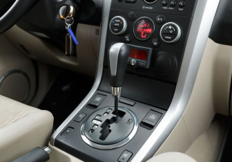 Подержанный автомобиль Suzuki Grand Vitara 2013 года (17 фото)