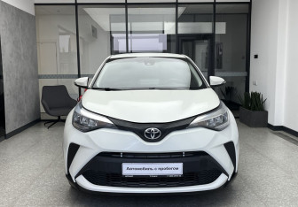 Подержанный автомобиль Toyota C-HR 2021 года (2 фото)