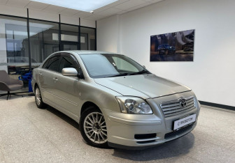 Подержанный автомобиль Toyota Avensis Sedan 2003 года (4 фото)