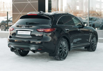Подержанный автомобиль Infiniti FX 2010 года (5 фото)