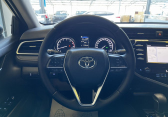 Подержанный автомобиль Toyota Camry Sedan 2021 года (10 фото)