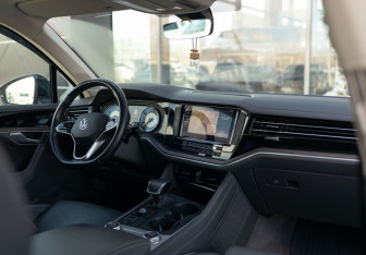 Подержанный автомобиль Volkswagen Touareg 2021 года (10 фото)