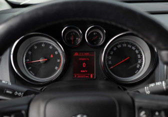 Подержанный автомобиль Opel Astra Hatchback 2014 года (13 фото)