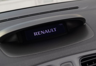 Подержанный автомобиль Renault Fluence 2013 года (13 фото)