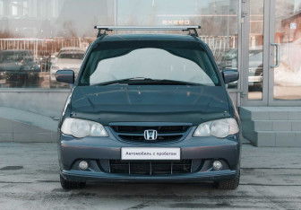 Подержанный автомобиль Honda Odyssey Compactvan 2002 года (2 фото)