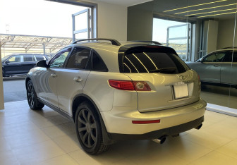 Подержанный автомобиль Infiniti FX 2003 года (6 фото)