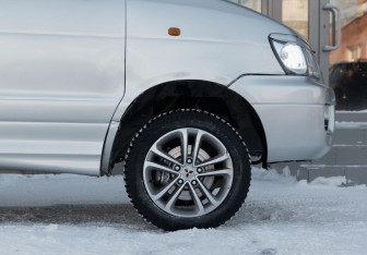 Подержанный автомобиль Daihatsu Delta Wagon Compactvan 2001 года (9 фото)