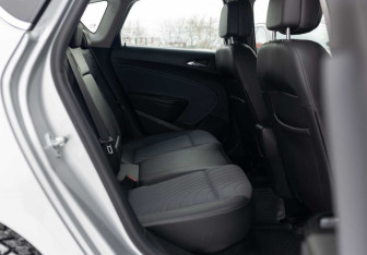 Подержанный автомобиль Opel Astra Hatchback 2014 года (19 фото)