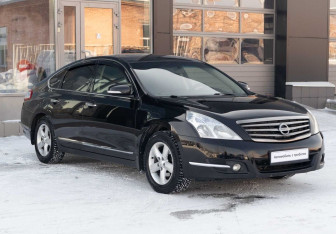 Подержанный автомобиль Nissan Teana 2013 года (3 фото)