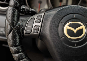 Подержанный автомобиль Mazda 3 Sedan 2006 года (12 фото)