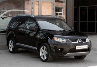 Подержанный автомобиль Mitsubishi Outlander 2008 года (3 фото)