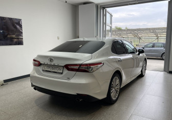 Подержанный автомобиль Toyota Camry Sedan 2018 года (8 фото)