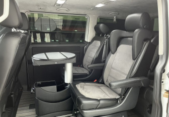 Подержанный автомобиль Volkswagen Multivan 2021 года (13 фото)