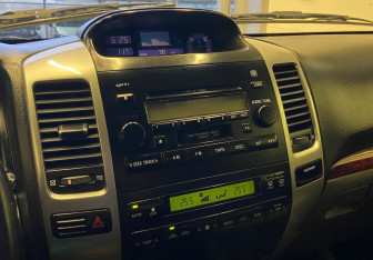 Подержанный автомобиль Toyota Land Cruiser Prado 2006 года (10 фото)