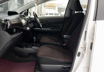 Подержанный автомобиль Toyota Aqua 2016 года (18 фото)