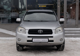 Подержанный автомобиль Toyota RAV4 2008 года (2 фото)
