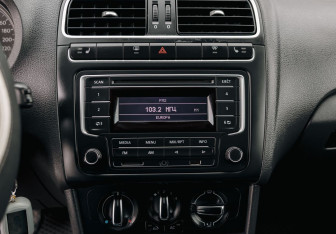 Подержанный автомобиль Volkswagen Polo Sedan 2012 года (13 фото)