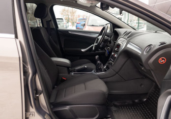 Подержанный автомобиль Ford Mondeo Liftback 2012 года (20 фото)