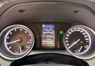 Подержанный автомобиль Toyota Camry Sedan 2018 года (13 фото)