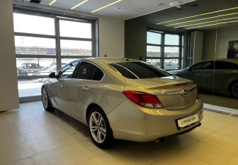 Подержанный автомобиль Opel Insignia Sedan 2011 года (6 фото)