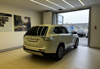 Подержанный автомобиль Mitsubishi Outlander 2014 года (4 фото)