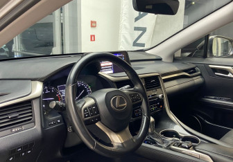 Подержанный автомобиль Lexus RX 2019 года (10 фото)