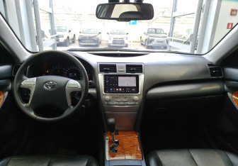 Подержанный автомобиль Toyota Camry Sedan 2010 года (8 фото)