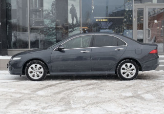 Подержанный автомобиль Honda Accord Sedan 2006 года (8 фото)