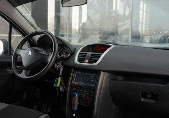 Подержанный автомобиль Peugeot 207 Hatchback 2007 года (10 фото)