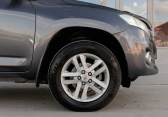 Подержанный автомобиль Toyota RAV4 2012 года (9 фото)