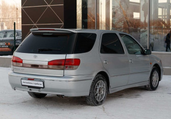 Подержанный автомобиль Toyota Vista Wagon 1998 года (5 фото)