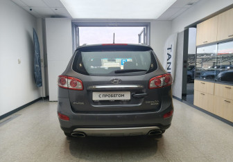Подержанный автомобиль Hyundai Santa Fe 2012 года (5 фото)