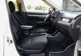Подержанный автомобиль Mitsubishi Outlander 2013 года (19 фото)