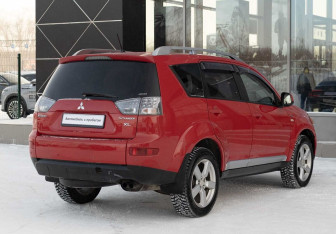 Подержанный автомобиль Mitsubishi Outlander 2007 года (5 фото)
