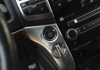 Подержанный автомобиль Toyota Land Cruiser Suv 2012 года (15 фото)