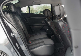 Подержанный автомобиль Renault Fluence 2010 года (17 фото)