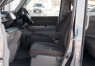 Подержанный автомобиль Honda Stepwgn 2016 года (21 фото)