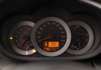 Подержанный автомобиль Toyota RAV4 2006 года (13 фото)