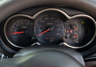 Подержанный автомобиль Mitsubishi Colt Wagon 2006 года (12 фото)