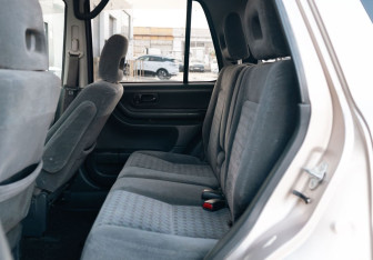 Подержанный автомобиль Honda CR-V 2000 года (15 фото)