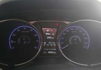 Подержанный автомобиль Hyundai ix35 2014 года (10 фото)