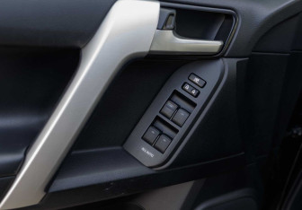 Подержанный автомобиль Toyota Land Cruiser Prado 2019 года (17 фото)