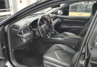 Подержанный автомобиль Toyota Camry Sedan 2021 года (8 фото)