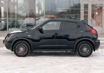 Подержанный автомобиль Nissan Juke 2011 года (8 фото)