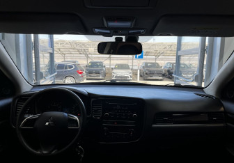 Подержанный автомобиль Mitsubishi Outlander 2018 года (9 фото)