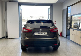 Подержанный автомобиль Nissan Qashqai 2014 года (6 фото)