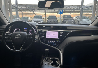 Подержанный автомобиль Toyota Camry Sedan 2018 года (8 фото)