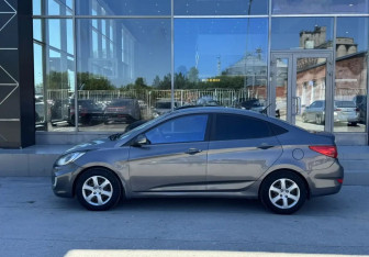 Подержанный автомобиль Hyundai Solaris Sedan 2011 года (8 фото)