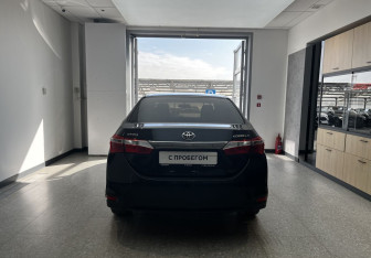Подержанный автомобиль Toyota Corolla Sedan 2014 года (5 фото)